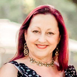 Meet your Posher, Debbie